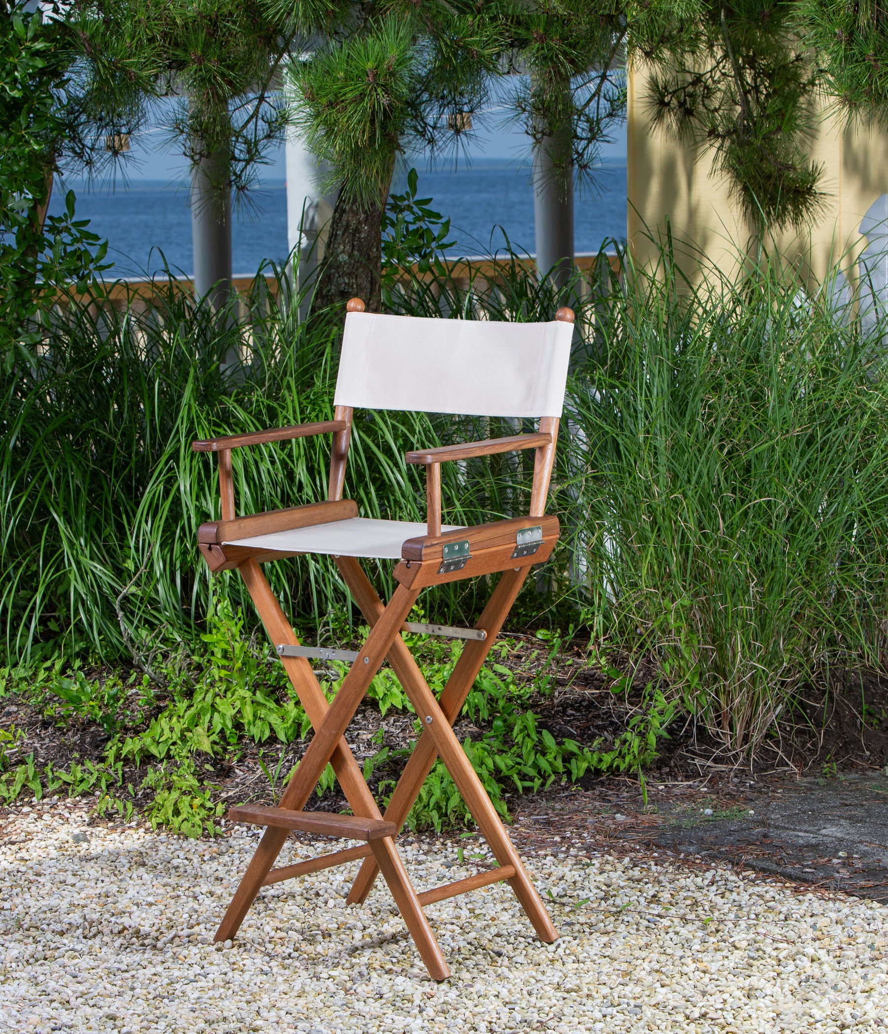 Captains Chair With Creme Seat Covers - 60048