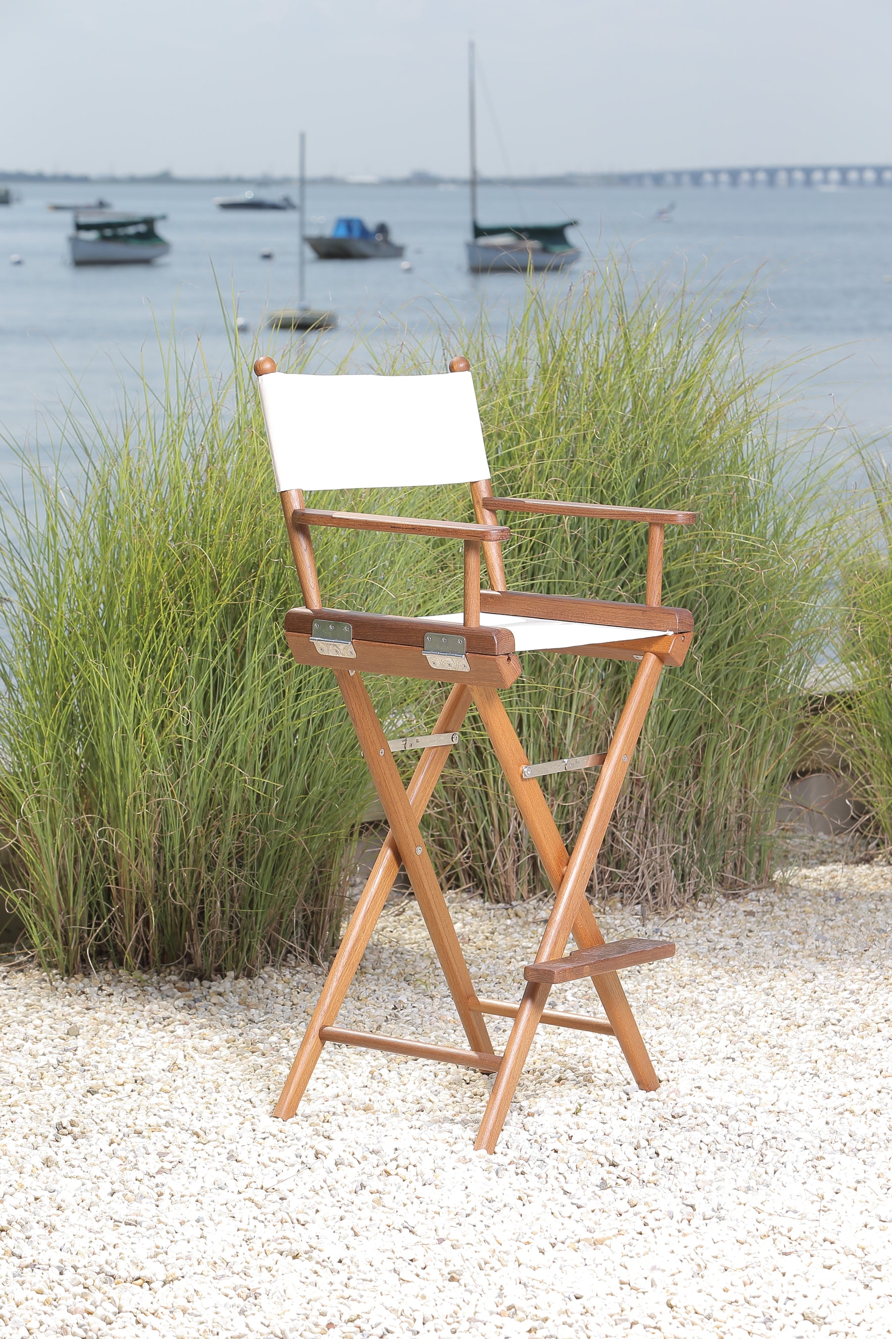 Captains Chair With Creme Seat Covers - 60048